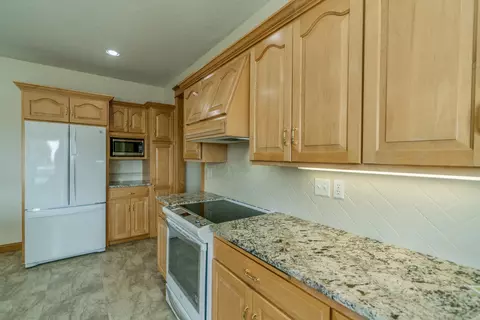 8459 Burr Oak Loop, Bismarck, ND 58501 photo 23