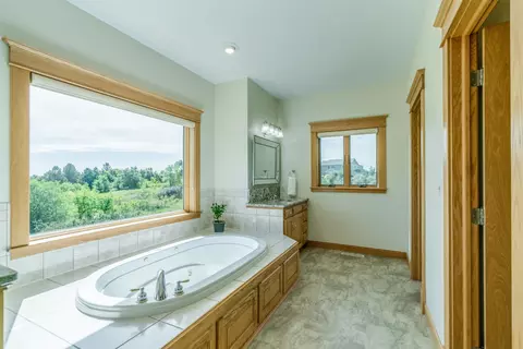 8459 Burr Oak Loop, Bismarck, ND 58501 photo 33
