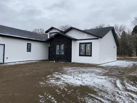 5420 Hendrickson Dr, Bismarck, ND 58503 photo 2