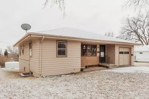 1509 Harmon Ave, Bismarck, ND 58501 photo 2