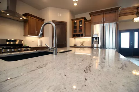 3280 James Dr N, Mandan, ND 58554 photo 5