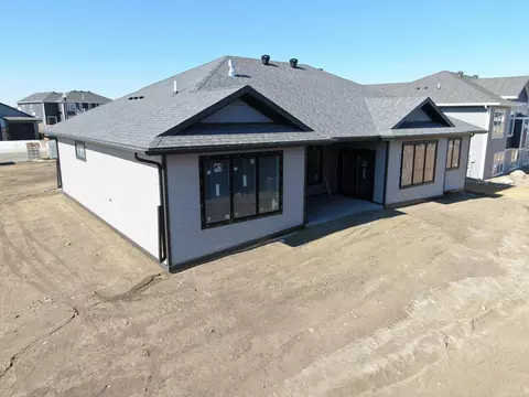 1308 Community Loop, Bismarck, ND 58503 photo 2