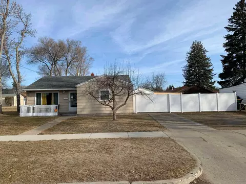 1616 E Ave E, Bismarck, ND 58501 photo 1