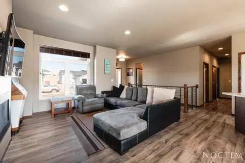 409 Fields Ct SE, Mandan, ND 58554 photo 11