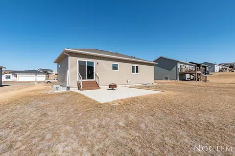 409 Fields Ct SE, Mandan, ND 58554 photo 27