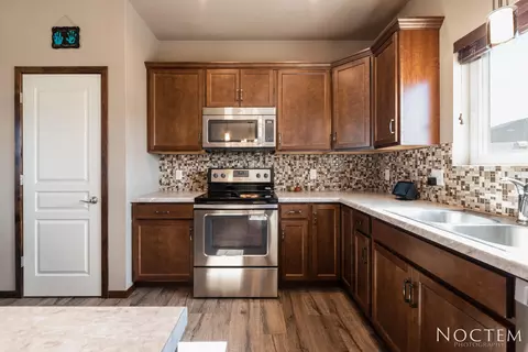 409 Fields Ct SE, Mandan, ND 58554 photo 8