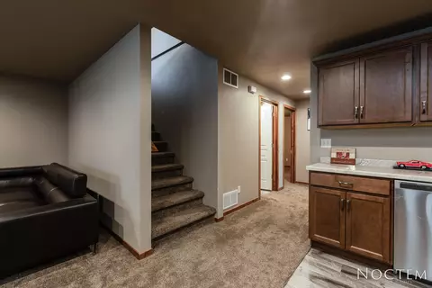 409 Fields Ct SE, Mandan, ND 58554 photo 18