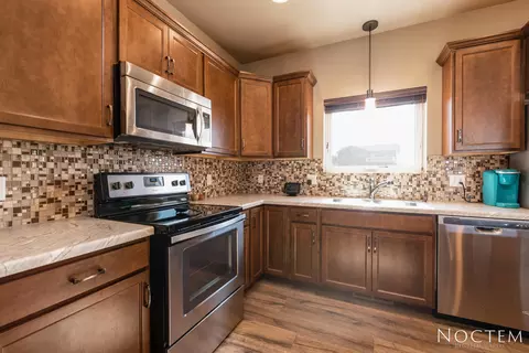 409 Fields Ct SE, Mandan, ND 58554 photo 9