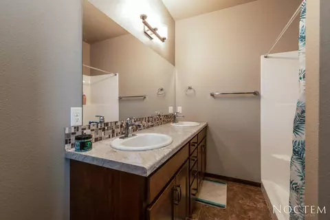 409 Fields Ct SE, Mandan, ND 58554 photo 17