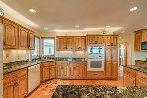 629 Huron Dr, Bismarck, ND 58503 photo 8