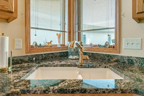 629 Huron Dr, Bismarck, ND 58503 photo 12