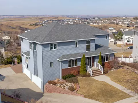 629 Huron Dr, Bismarck, ND 58503 photo 1