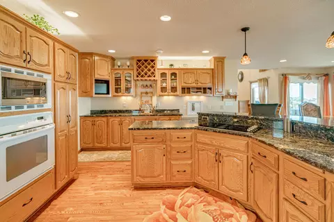 629 Huron Dr, Bismarck, ND 58503 photo 7