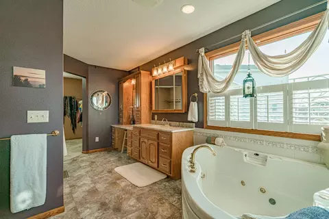 629 Huron Dr, Bismarck, ND 58503 photo 46