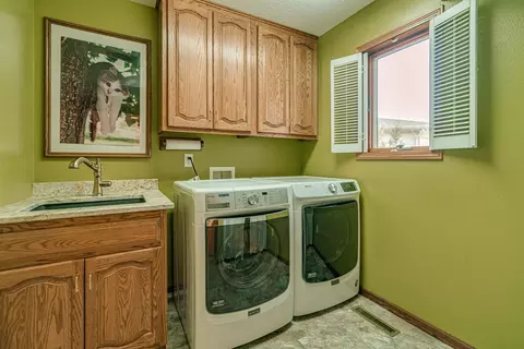 629 Huron Dr, Bismarck, ND 58503 photo 39