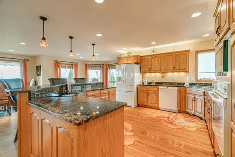 629 Huron Dr, Bismarck, ND 58503 photo 14