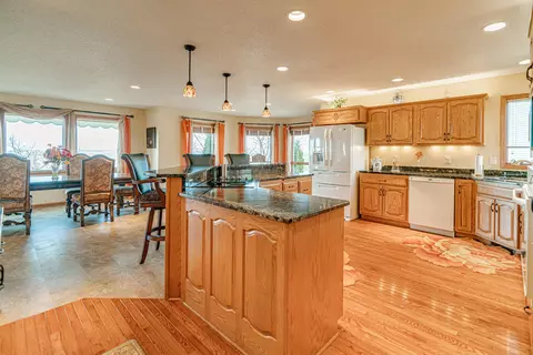 629 Huron Dr, Bismarck, ND 58503 photo 18