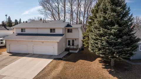 1303 3rd Ave NE, Mandan, ND 58554 photo 2