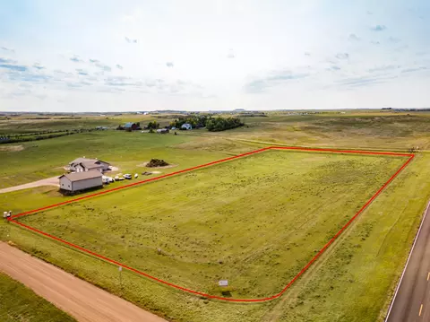 3291 James Dr N, Mandan, ND 58554 photo 2
