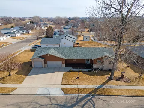 371 Napa Loop, Bismarck, ND 58504 photo 2