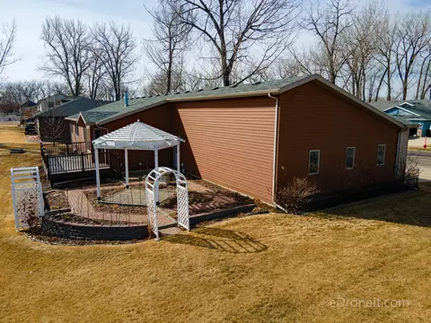 371 Napa Loop, Bismarck, ND 58504 photo 4