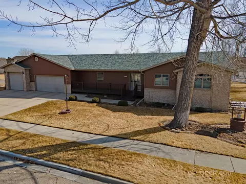 371 Napa Loop, Bismarck, ND 58504 photo 3
