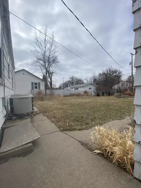 1302 N 4th St, Bismarck, ND 58501 photo 5