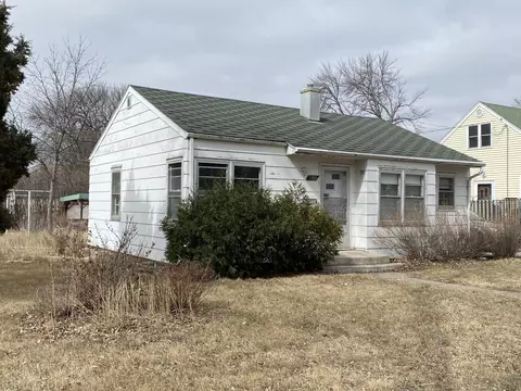 1302 N 4th St, Bismarck, ND 58501 photo 2