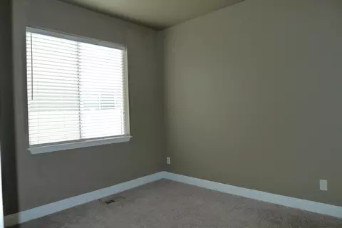 821 Canada Ave, Bismarck, ND 58503 photo 11
