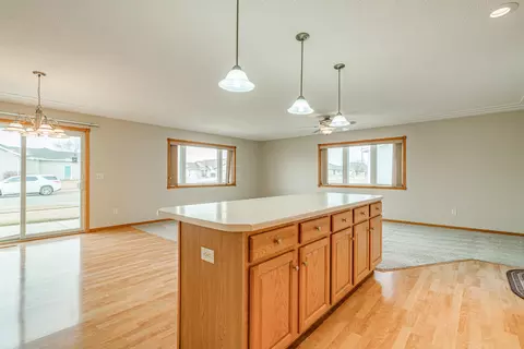 2917 Colorado Dr, Bismarck, ND 58503 photo 4