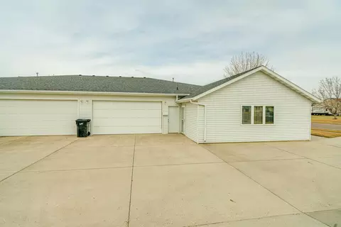 2917 Colorado Dr, Bismarck, ND 58503 photo 1