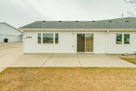 2917 Colorado Dr, Bismarck, ND 58503 photo 2