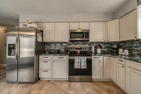 1008 3rd St NE, Mandan, ND 58554 photo 4