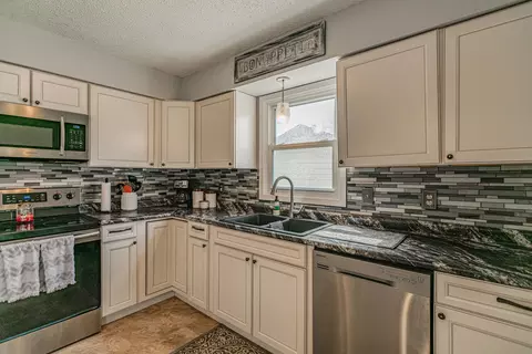 1008 3rd St NE, Mandan, ND 58554 photo 5