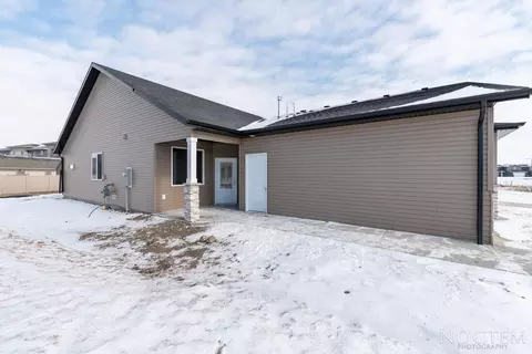 3510 24th St SE, Mandan, ND 58554 photo 2