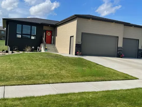 500 Fields Ct SE, Mandan, ND 58554 photo 1
