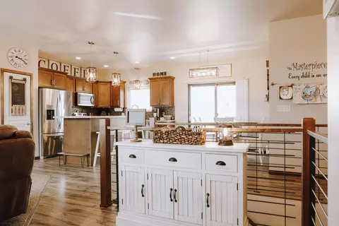 500 Fields Ct SE, Mandan, ND 58554 photo 2