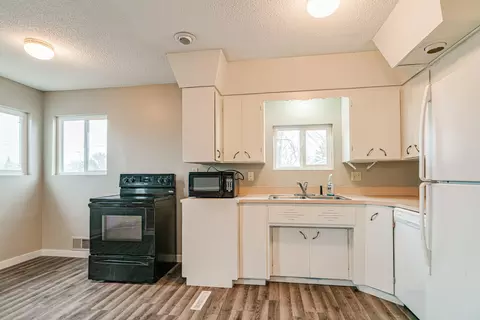 1138 Summit Blvd, Bismarck, ND 58504 photo 2