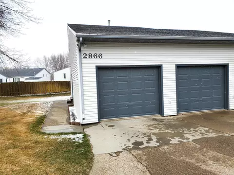 2866 Warwick Loop, Bismarck, ND 58504 photo 2