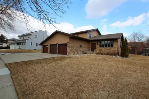 217 Quebec Ln, Bismarck, ND 58503 photo 1