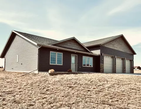 2478 Eugene Dr N, Mandan, ND 58554 photo 2