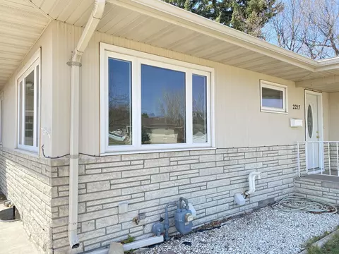 2217 E Ave E, Bismarck, ND 58501 photo 3