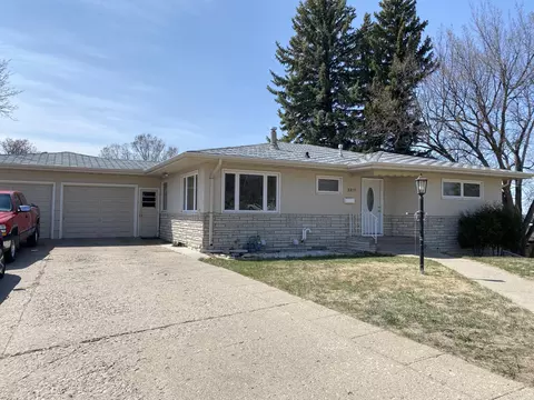 2217 E Ave E, Bismarck, ND 58501 photo 1