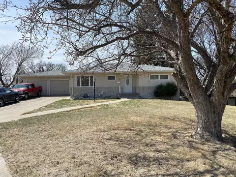 2217 E Ave E, Bismarck, ND 58501 photo 2