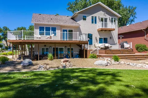 5014 Riverfront Pl, Mandan, ND 58554 photo 2