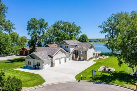 5014 Riverfront Pl, Mandan, ND 58554 photo 1