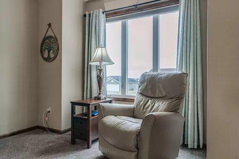 4812 Windsor St, Bismarck, ND 58503 photo 7