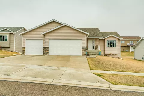 4812 Windsor St, Bismarck, ND 58503 photo 1