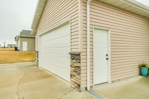 4812 Windsor St, Bismarck, ND 58503 photo 66