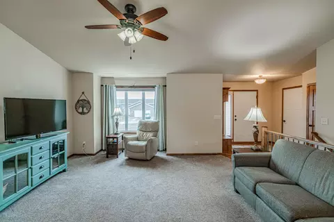4812 Windsor St, Bismarck, ND 58503 photo 10